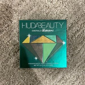 Huda Beauty Emerald Obsessions Eyeshadow Palette